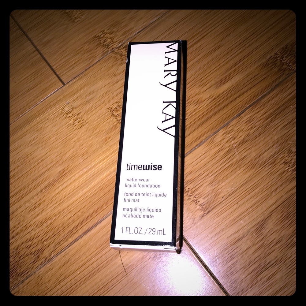Brand New Mary Kay Matte-Wear Liquid Foundation